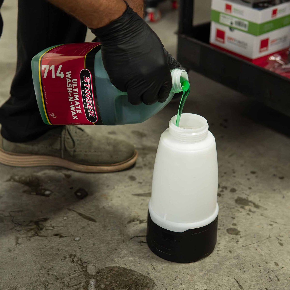 Stinger Chemical Ultimate Wash-N-Wax 714 green soap poured into a pump foamer bottle