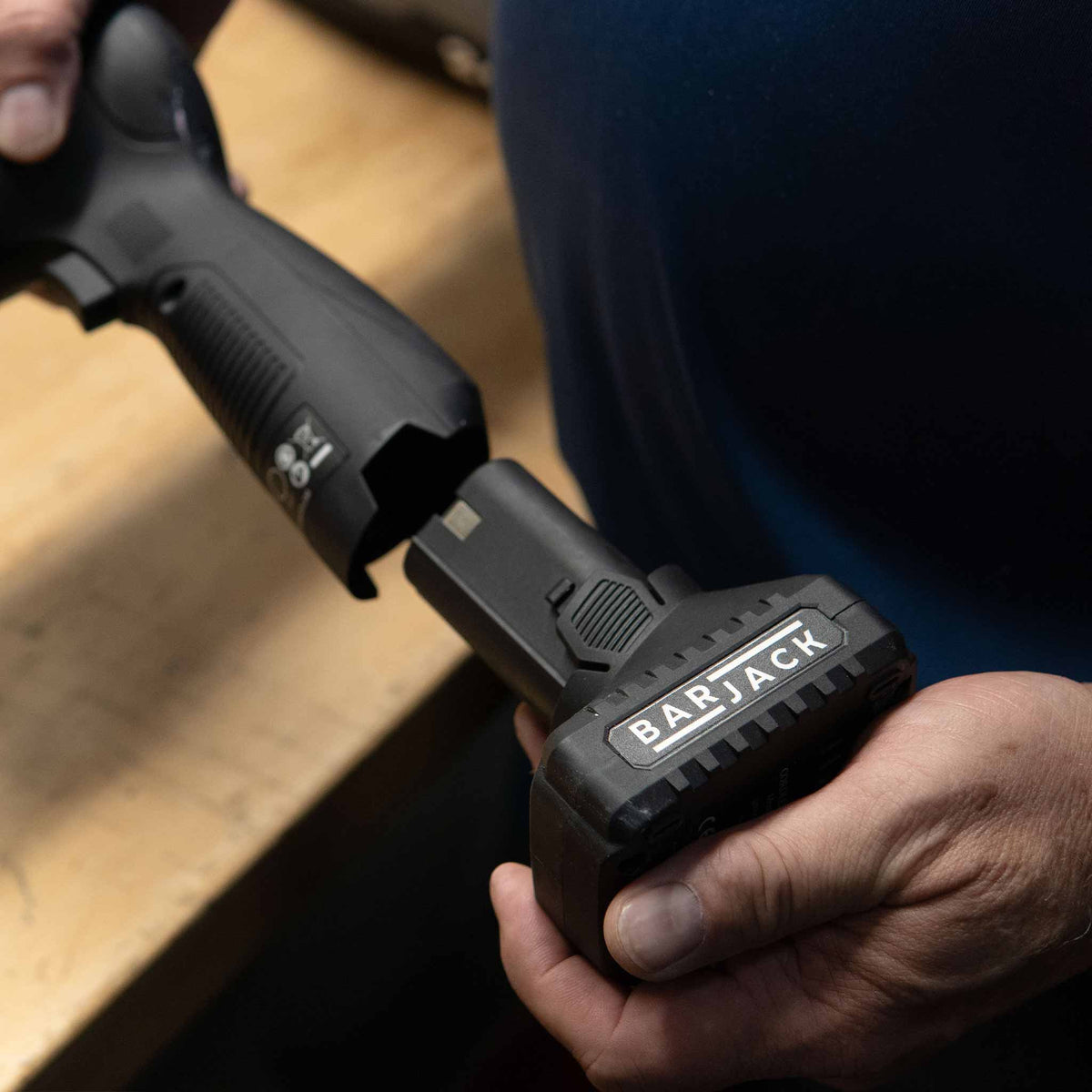Lining up the Barjack 12V 5Ah battery with the Raven mini polisher handle