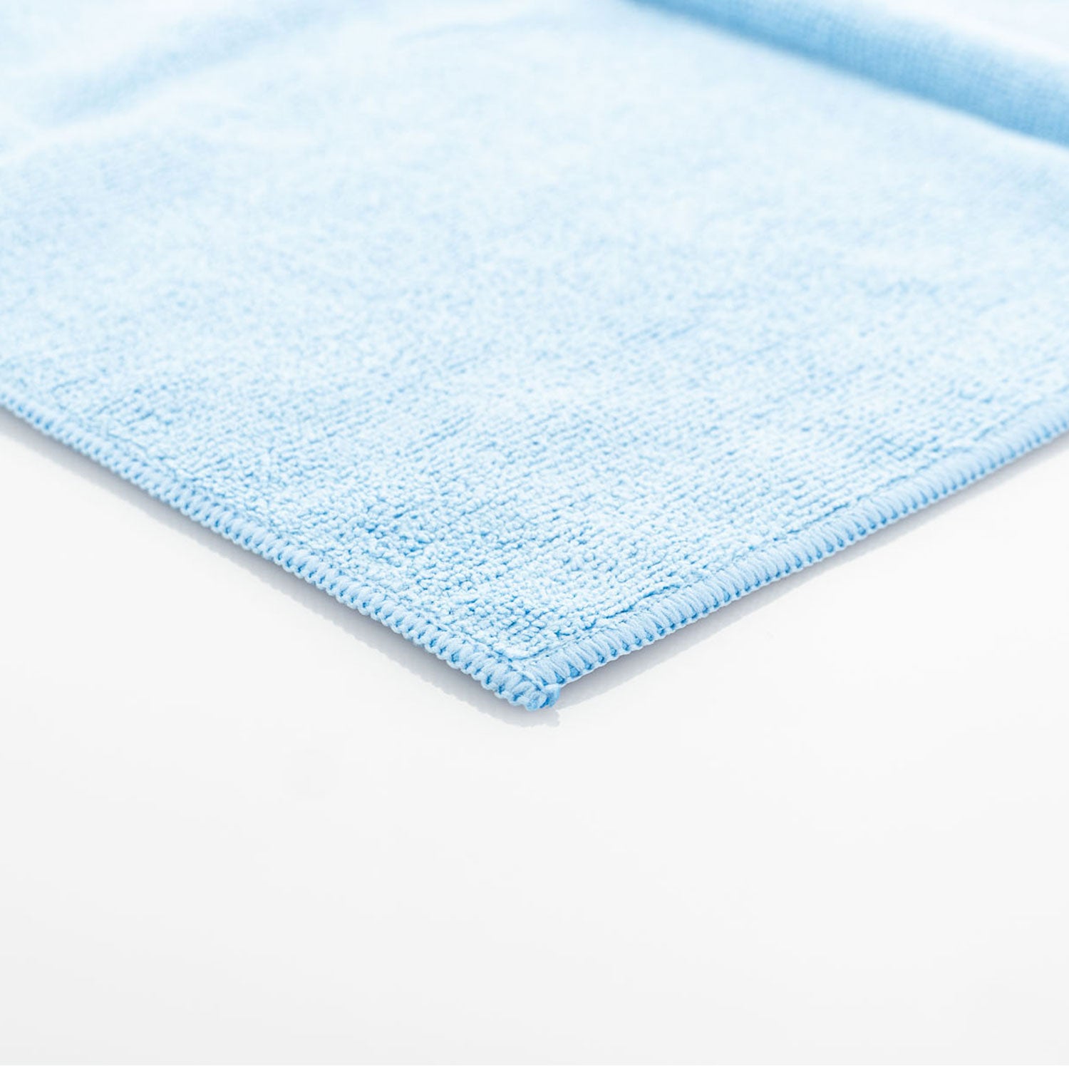 mf1b-blue-microfiber-car-detailing-towel-close-up