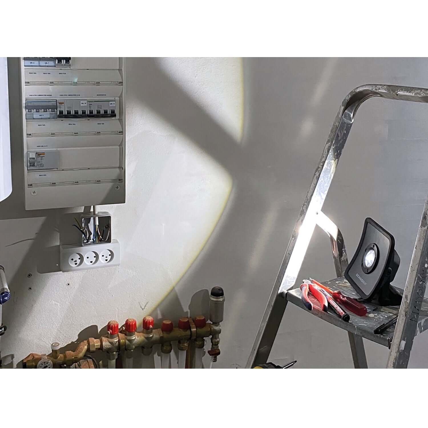 rechargable flood light