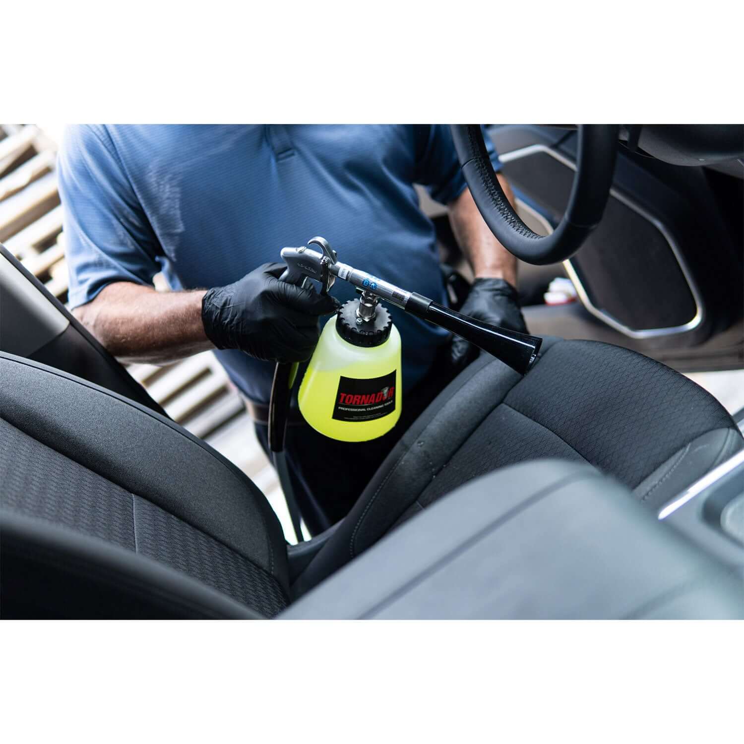 tornador black cleaning car