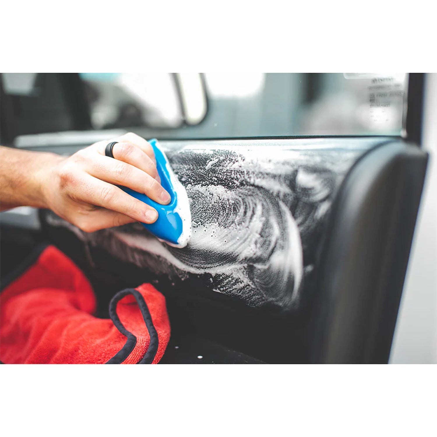 leather-and-vinyl-cleaning-brush-scrubbing