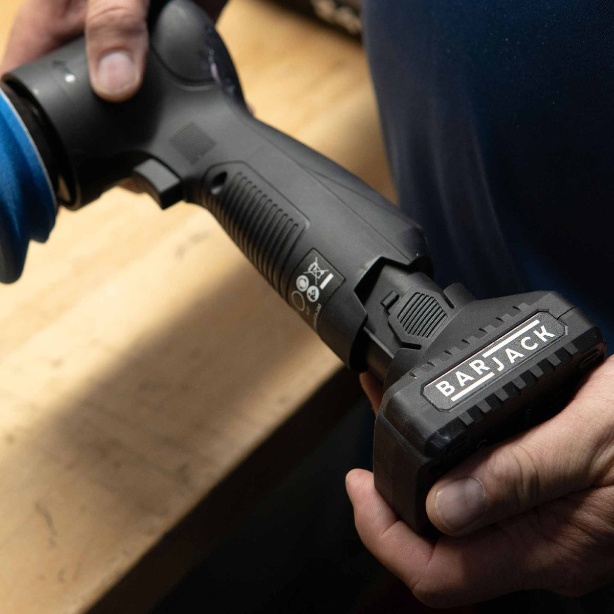 Barjack 5Ah battery locked into the Raven cordless DA polisher with a blue pad