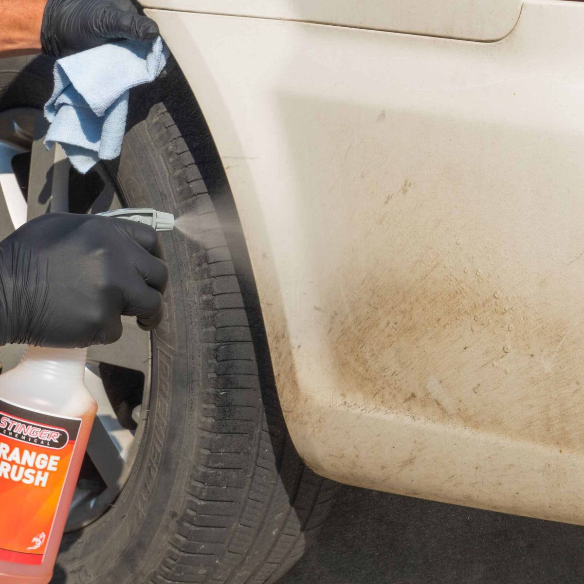 Gray maxi spray head demonstration on a car's exterior wheel well