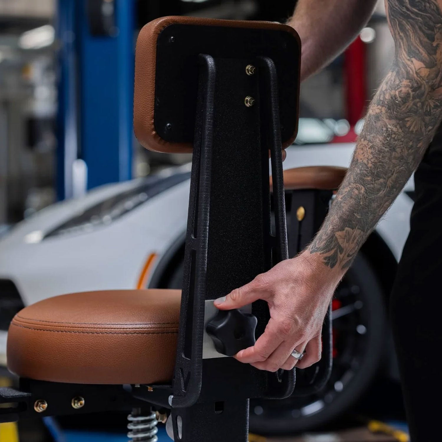 vyper black adjustable backrest being adjusted