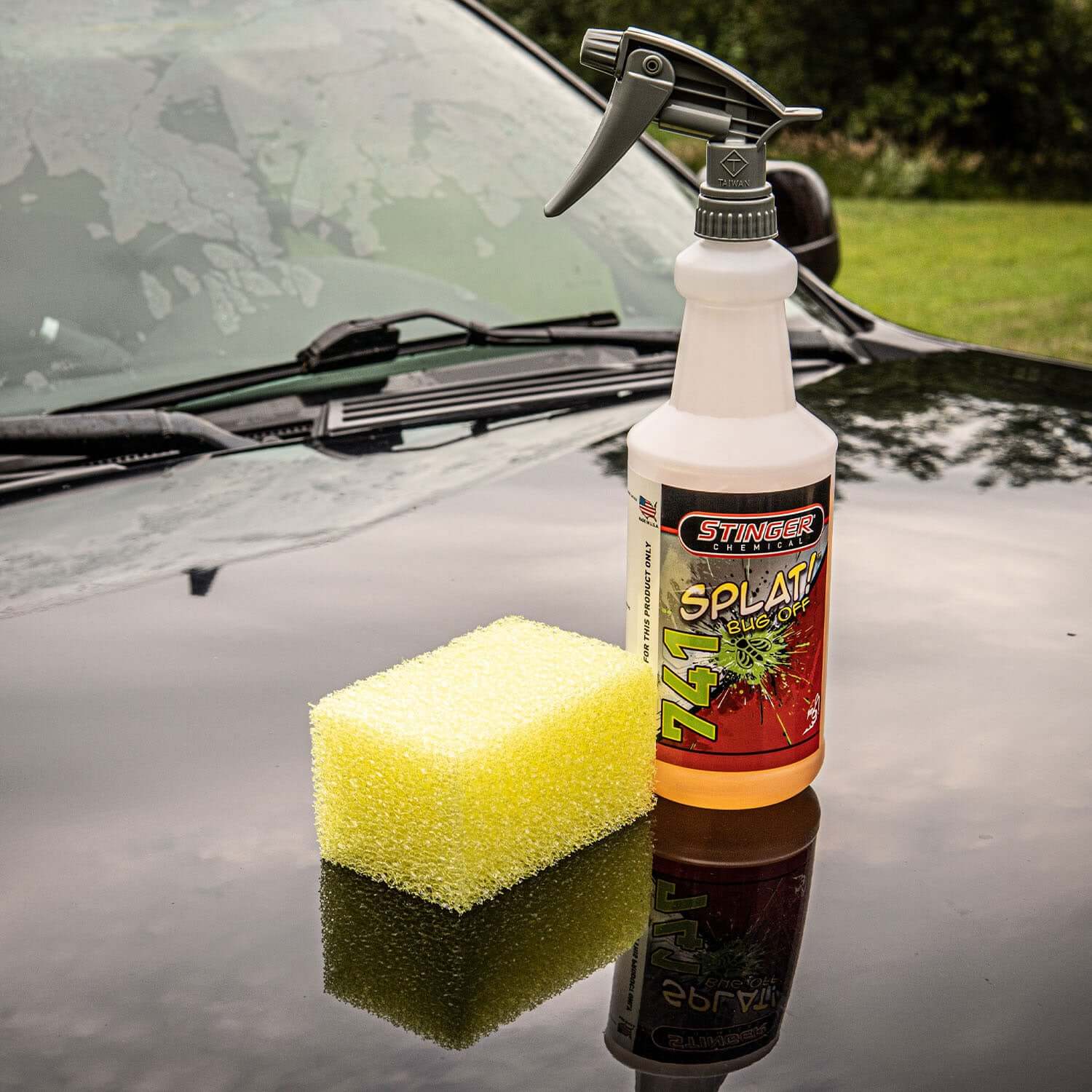 stinger-chemicals-brown-splat-bug-remover-with-bug-sponge-on-car-hood