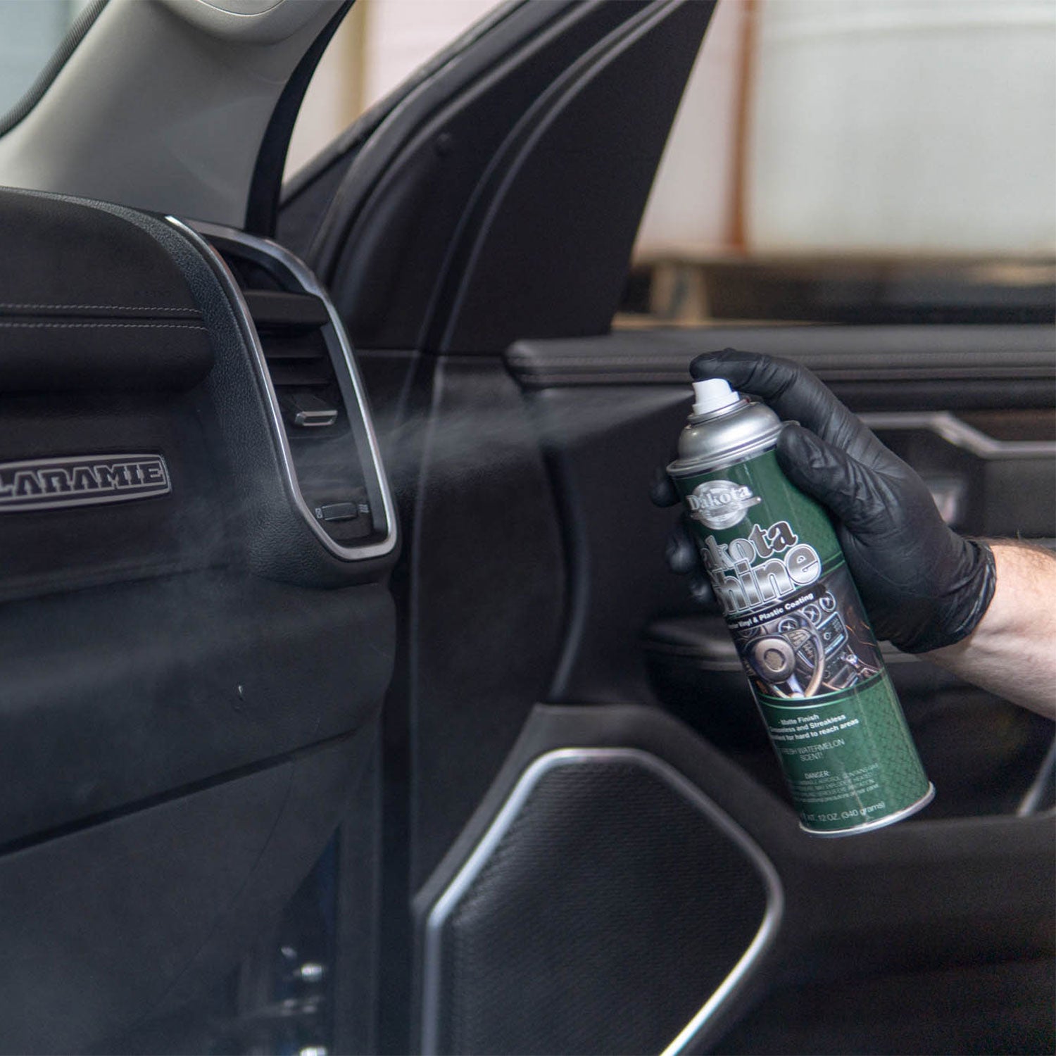 dakota-shine-coating-aerosol-spraying-vinyl-and-leather-dash