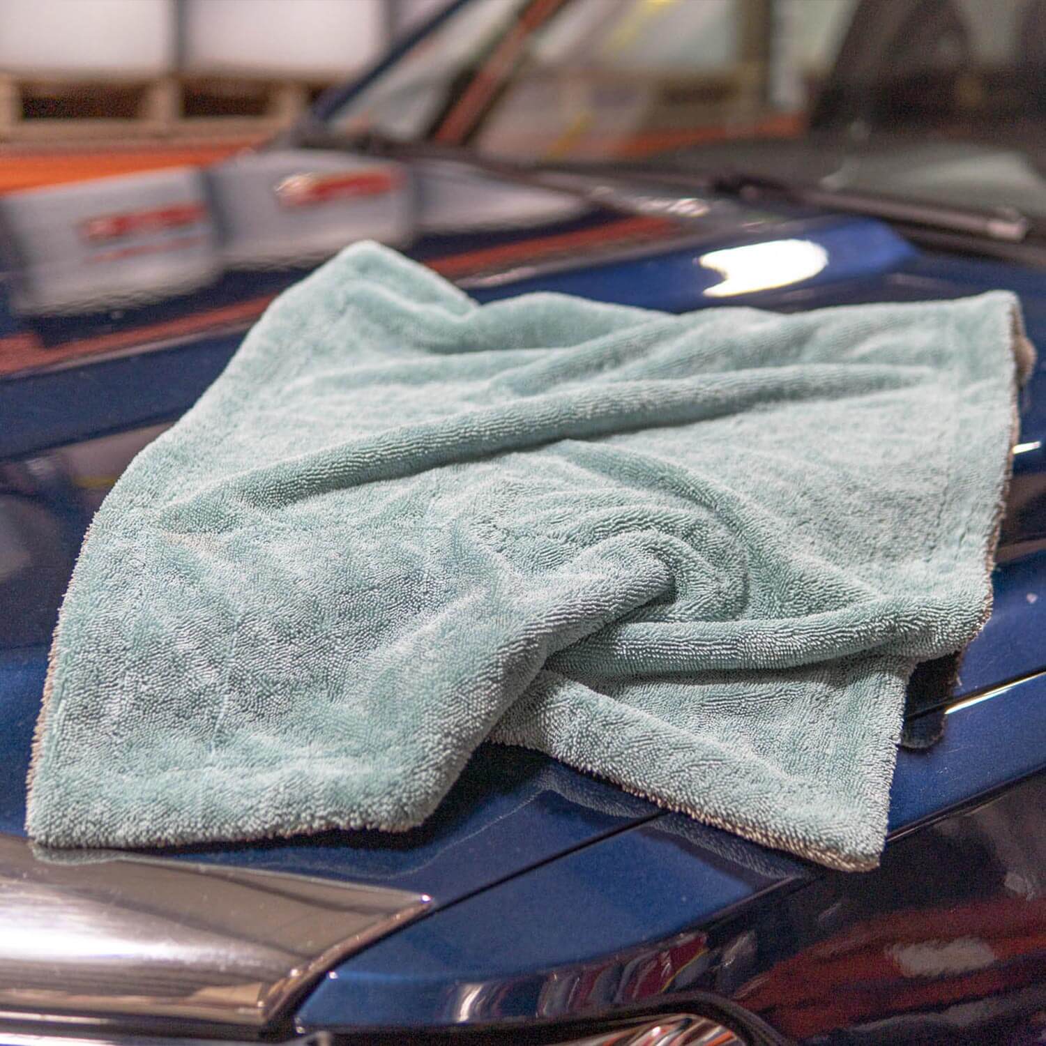 the-liquid8r-twist-pile-drying-towel-on-truck-hood